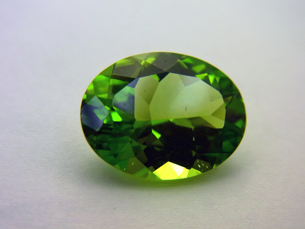 ペリドット ルース(裸石) 0.87ct, オーバル(楕円形) (ペリドート