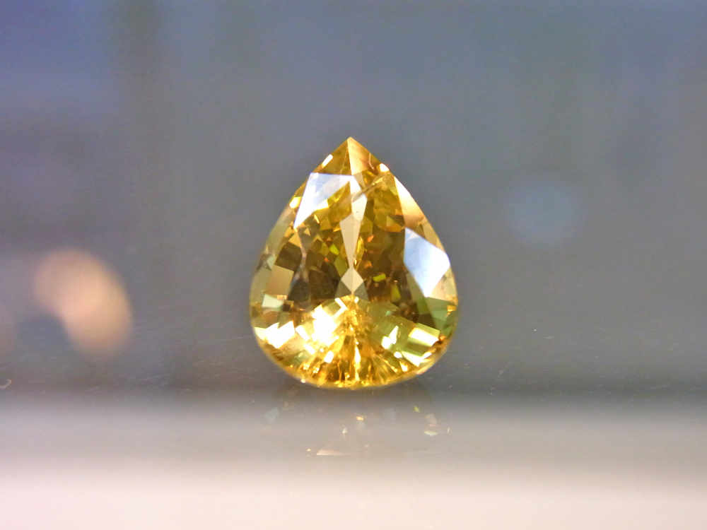 イエローサファイヤ ペアシェイプカット 2．81ct - アレックス